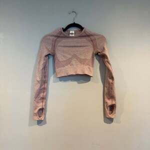 Gymshark Seamless Long Sleeve Crop Top XS Pink Mauve Cutout Back Thumbholes